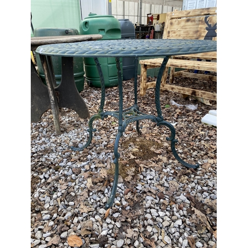 2007 - A ROUND CAST ALLOY BISTRO TABLE