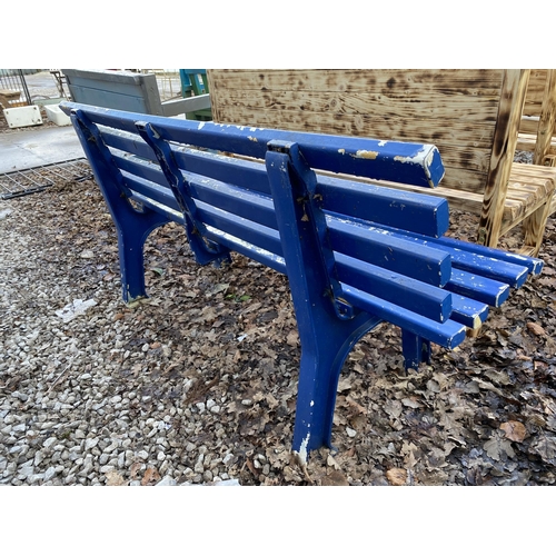 2011 - A PLASTIC SLATTED GARDEN BENCH