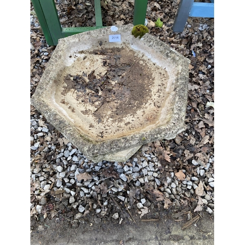 2014 - A RECONSTITUTED STONE BIRD BATH