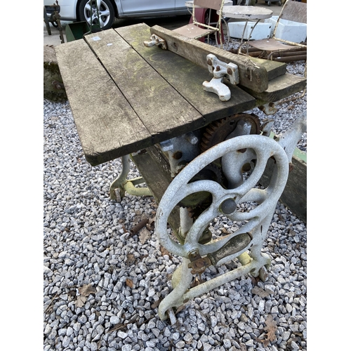 2022 - A VINTAGE CAST IRON MANGLE