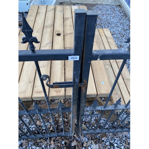 2030 - A PAIR OF WROUGHT IRON GARDEN GATES (L:237CM) AND COMPLETE WITH HINGED POSTS