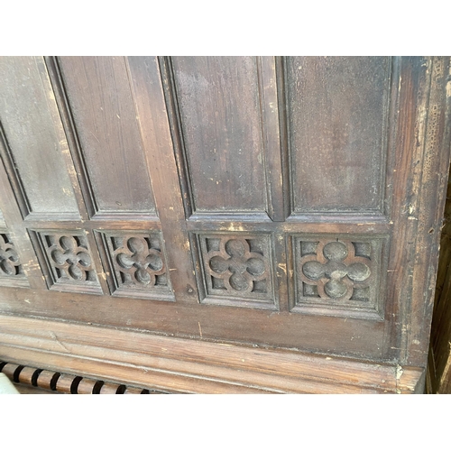 2801 - A QUANTITY OF VARIOUS OAK PANELLING