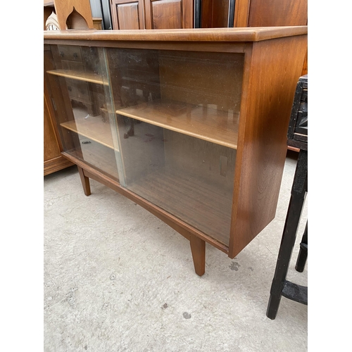 2806 - A RETRO TEAK BOOKCASE WITH TWO SLIDING GLASS DOORS, 43