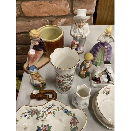 1113 - A QUANTITY OF CERAMIC ITEMS TO INCLUDE A ROYAL DOULTON 'IVY', BOXED SPODE MUGS, AYNSLEY 'PEMBROKE' V... 