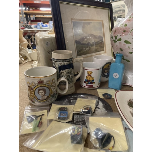 1128 - A MIXED LOT TO INCLUDE A CHEESE DOME, MINIATURE ITEMS, A LARGE JUG, COMMEMORATIVE MUG, STEIN, FRAMED... 