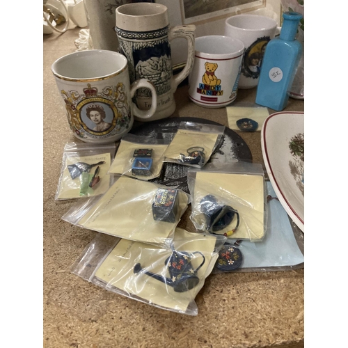 1128 - A MIXED LOT TO INCLUDE A CHEESE DOME, MINIATURE ITEMS, A LARGE JUG, COMMEMORATIVE MUG, STEIN, FRAMED... 