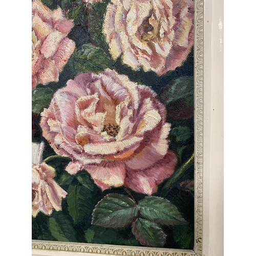 1167 - AN OIL ON BOARD PAINTING OF ROSES IN A CREAM FRAME