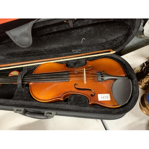 1173 - A CASED VIOLIN AND BOW