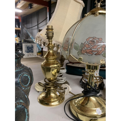 1235 - FIVE TABLE LAMPS TO INCLUDE CERAMIC AND BRASS