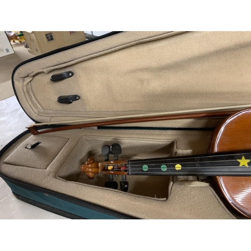 1236 - A VIOLIN AND BOW IN A FITTED CASE