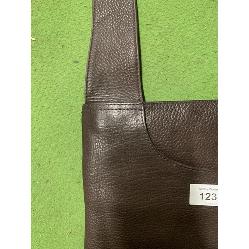 1238 - A VINTAGE RADLEY HANDBAG