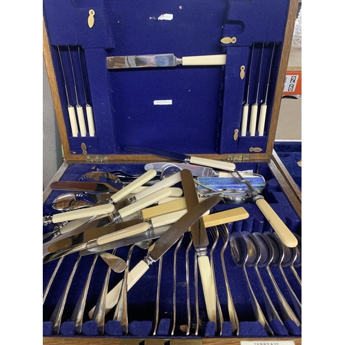 873 - A LARGE QUANTITY OF FLATWARE AND AN OAK CANTEEN BOX