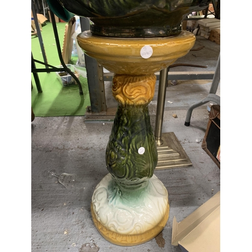 881 - A LARGE CERAMIC JARDINERE