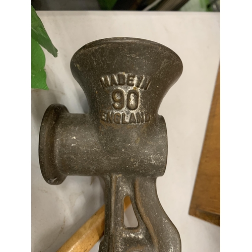 886 - A VINTAGE SPONG MINCER