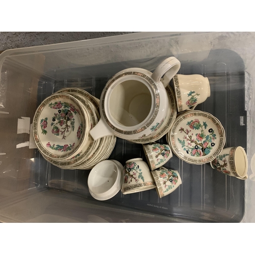 759 - TWO BOXES OF CERAMICS TO INCLUDE CROWN CLARENCE PART DINNER SERVICE