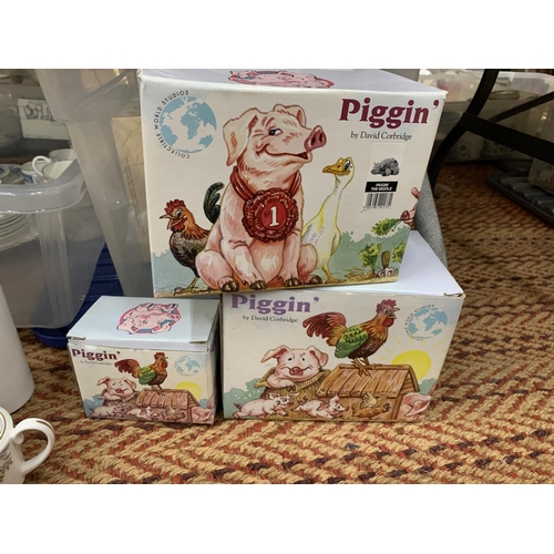 770 - A BOX OF ASSORTED PIGGIN' FIGURES MOSTLY BOXED