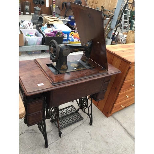 2821 - A SINGER TREADLE SEWING MACHINE NO.R530715