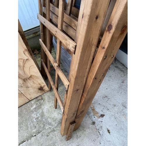 2032 - AN AS NEW WOODEN TRELIS FRAME