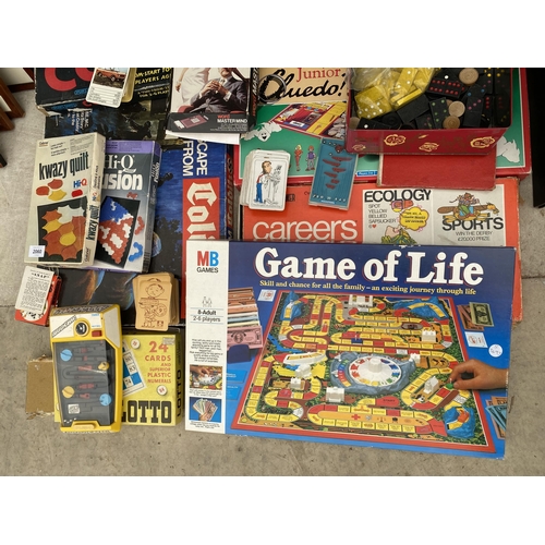 2060 - AN ASSORTMENT OF VINTAGE AND RETRO BOARD GAMES