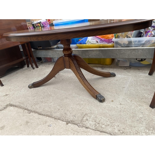 2873 - AN OVAL MAHOGANY AND CROSSBANDED COFFEE TABLE ON PEDESTAL BASE, 47X25