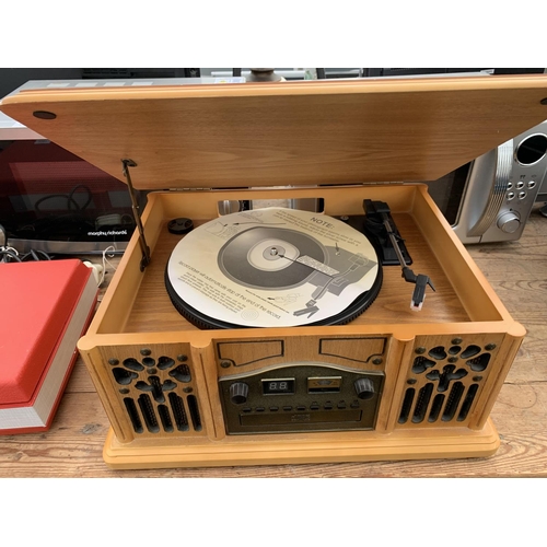 2359 - A MODERN RECORD PLAYER