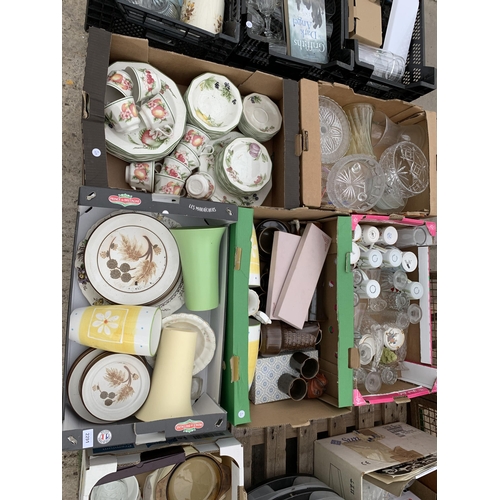 2291 - AN ASSORTMENT OF HOUSEHOLD CLEARANCE ITEMS TO INCLUDE CERAMICS AND GLASS WARE ETC