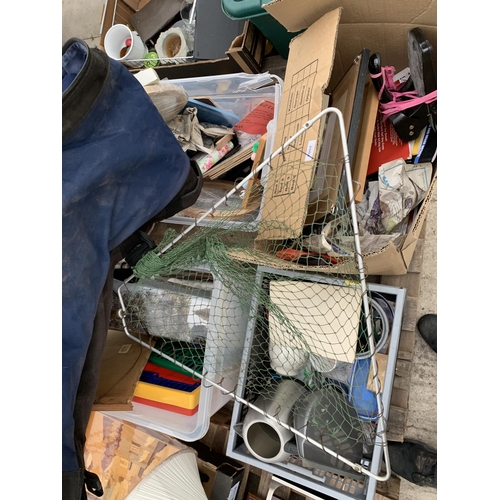 2296 - AN ASSORTMENT OF HOUSEHOLD CLEARANCE ITEMS TO INCLUDE GLASS WARE ETC