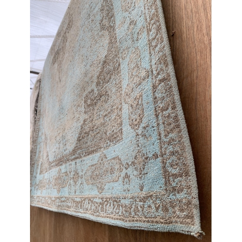 2495 - A DECORATIVE BLUE PATTERNED RUG