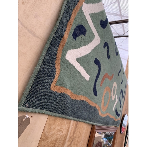 2500 - A PAIR OF MODERN GREEN PATTERNED RUGS