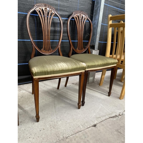 2891 - A PAIR OF HEPPLEWHITE STYLE DINING CHAIRS