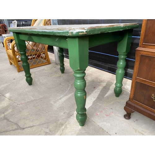 2896 - A VICTORIAN STYLE KITCHEN TABLE ON TURNED LEGS, 48X30