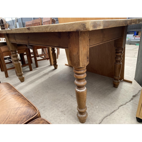 2916 - A VICTORIAN STYLE KITCHEN TABLE ON TURNED LEGS, 59X36