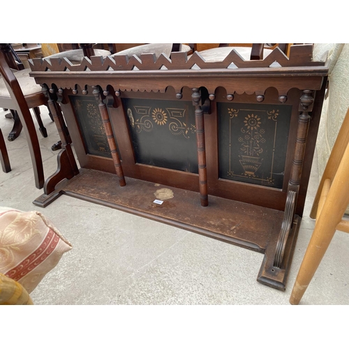 2924 - AN ARTS & CRAFTS SIDEBOARD BACK WITH TURNED UPRIGHTS AND BLACK FLORAL PAINTED PANELS, 43