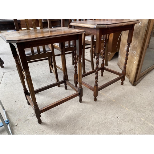 2934 - AN EARLY 20TH CENTURY OAK BARLEY TWIST OCCASIONAL TABLE & FURTHER TABLE