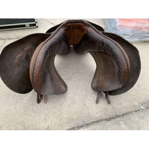 2163 - A VINTAGE LEATHER HORSES SADDLE