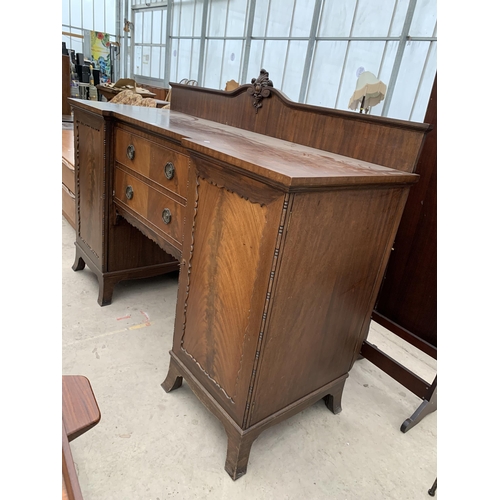 2763 - AN EDWARDIAN MAHOGANY PEDESTAL BREAKFRONT SIDEBOARD ENCLOSING TWO CUPBOARDS, ONE BEING A CELLARETTE ... 