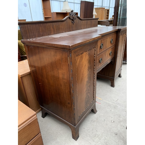 2763 - AN EDWARDIAN MAHOGANY PEDESTAL BREAKFRONT SIDEBOARD ENCLOSING TWO CUPBOARDS, ONE BEING A CELLARETTE ... 