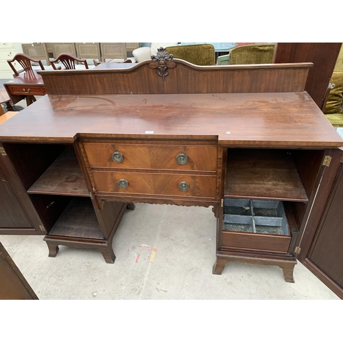 2763 - AN EDWARDIAN MAHOGANY PEDESTAL BREAKFRONT SIDEBOARD ENCLOSING TWO CUPBOARDS, ONE BEING A CELLARETTE ... 