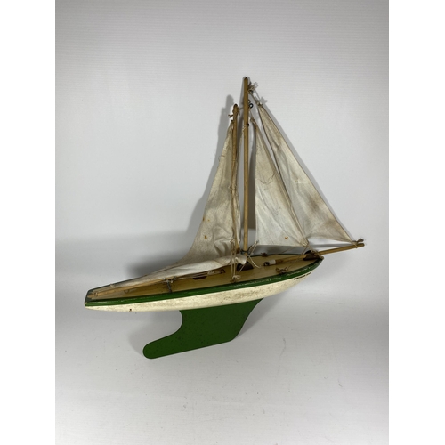 315 - A VINTAGE 'STAR YACHT' SAILING BOAT MODEL