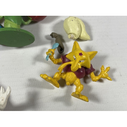 349 - A MIXED LOT OF POKEMON FIGURES