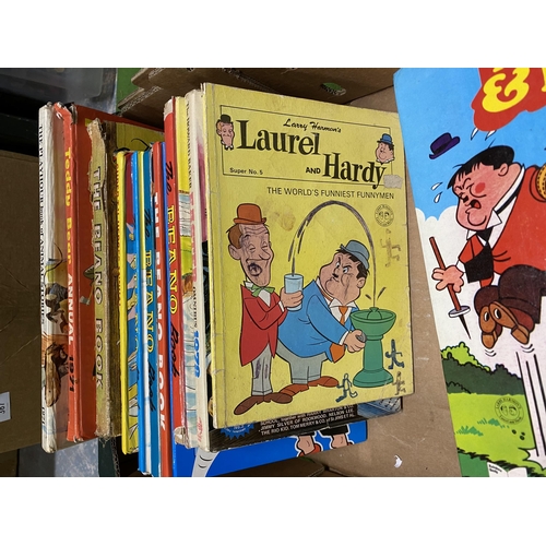 368 - A LARGE COLLECTION OF VINTAGE BOOKS AND A PUSH ALONG TOYS