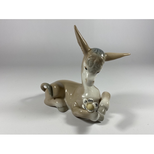 813 - A LLADRO FIGURE OF A DONKEY