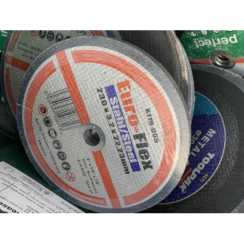 47 - A LARGE QUANTITY OF CUTTING DISCS NO VAT