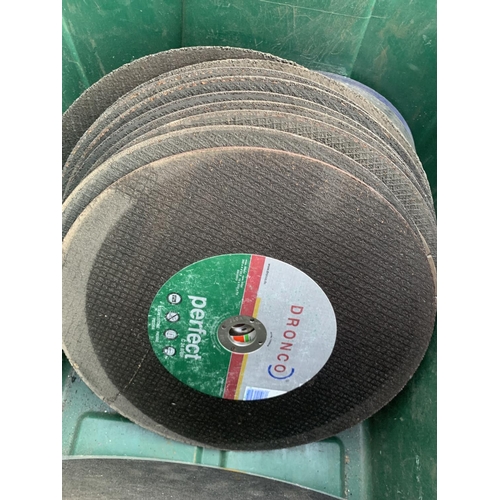 47 - A LARGE QUANTITY OF CUTTING DISCS NO VAT