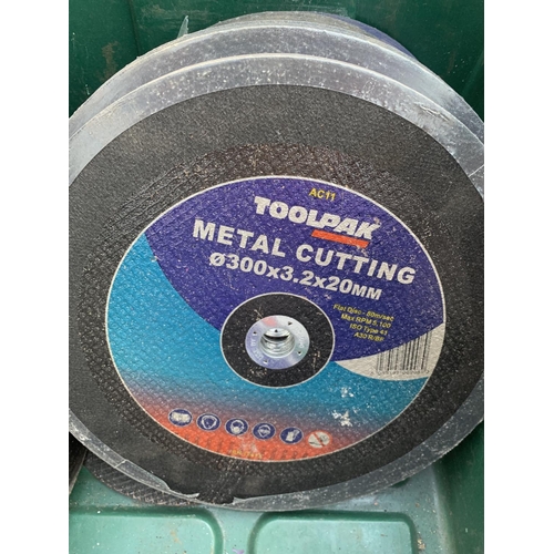 47 - A LARGE QUANTITY OF CUTTING DISCS NO VAT