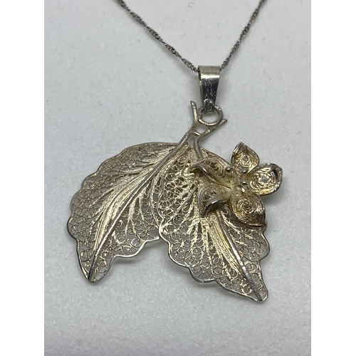 535 - A SILVER LEAF DESIGN PENDANT IN A PRESENTATION BOX