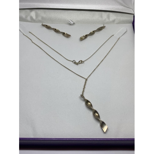 536 - A SILVER NECKLACE AND EARRING SET IN A PRESENTATION BOX