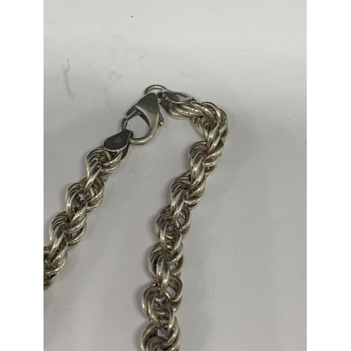 553 - A HEAVY SILVER ROPE CHAIN LENGTH 18 INCHES