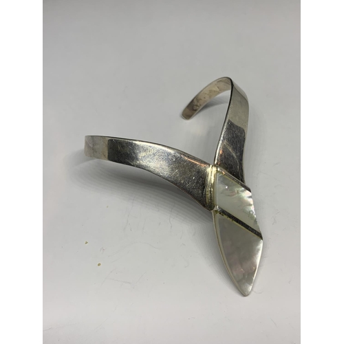 576 - A SILVER DESIGNER BRACELET