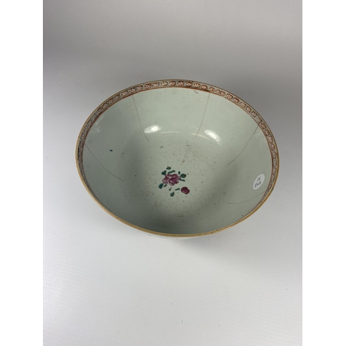 479 - A LATE 18/19TH CENTURY CHINESE EXPORT PORCELAIN BOWL WITH FIGURAL DESIGN, DIAMETER 20CM